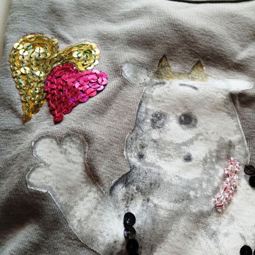 Tshirt Pink Label M gray with sequin hearts and embroidered cow