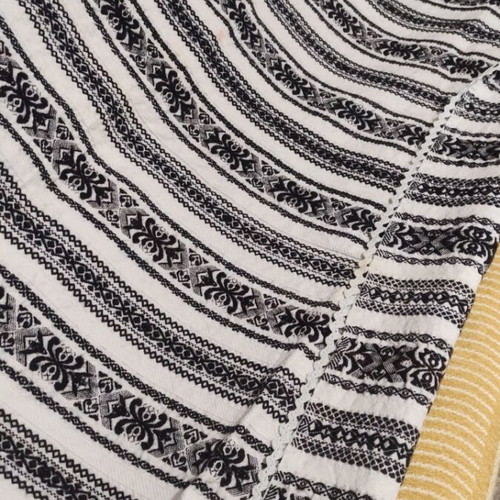 Woolen sheet like new with lace and fringes, approx. 1.40x2.38 m