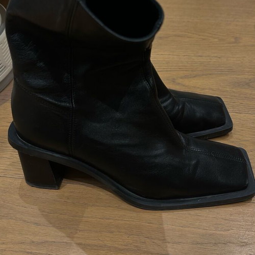 Zara black leather boots like new, size 39