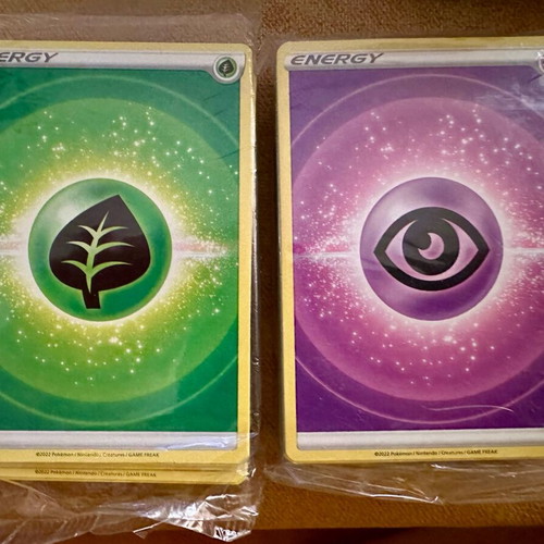Pokémon Energy new, 2 sealed 2022 packs and 2 holofoil Mega evolutions