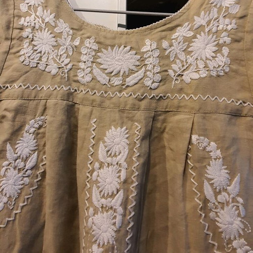 Linen dress Zara medium size like new with embroidery beige