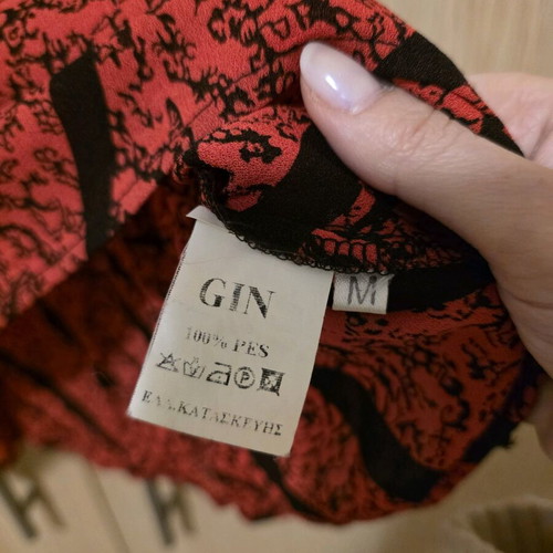Gin blouse red animal print like new, size M