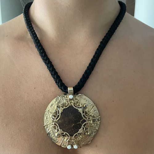 Pendant with cord like new