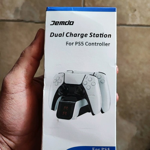 Dual Charge Station for PS5 Controller new