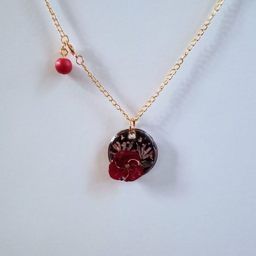 Handmade Red Flower Necklace new with resin and dried flowers