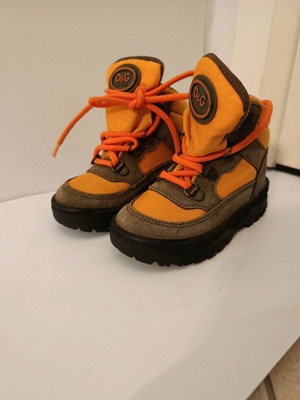 Children's boots used size 25 orange