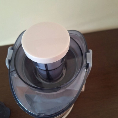 Avec juicer new with 2 speeds and stainless steel filter