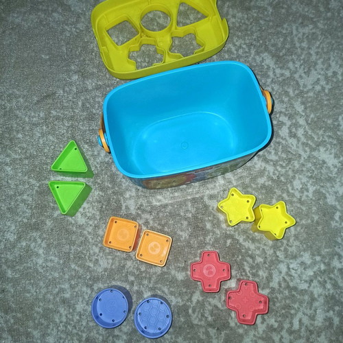 Fisher Price educational shape sorter box like new