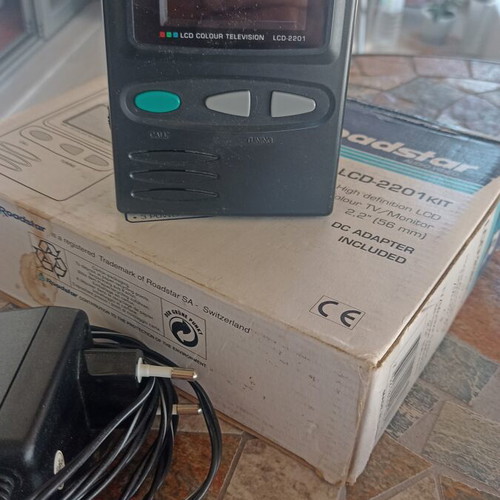 Roadstar LCD-2201 Kit television monitor used with original box and adapter
