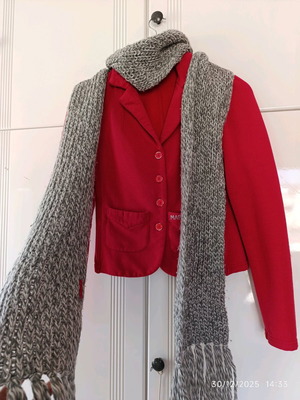 Long knitted scarf gray with white like new