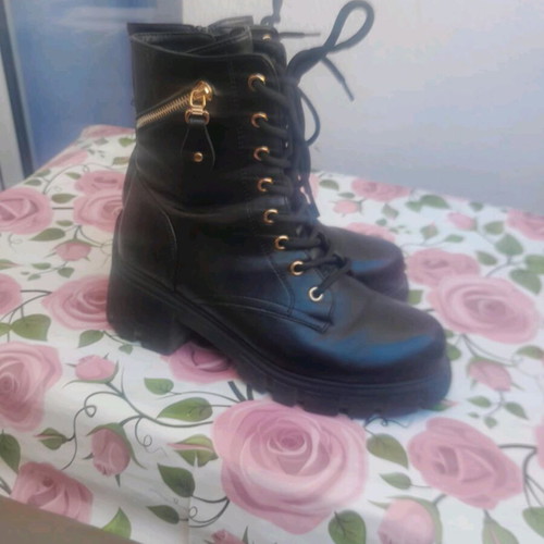 Black boots with gold zipper size 38, used, 5 cm heel