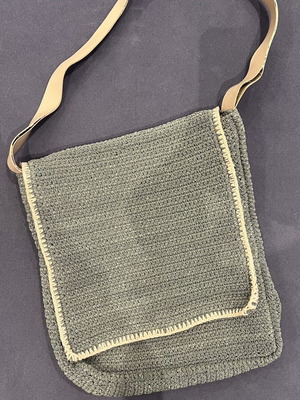 Summer woven shoulder bag like new, beige and green