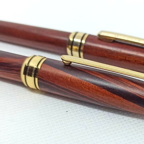 Wooden pen set used with gold details and wooden case