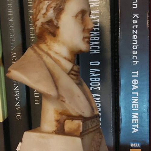 Solomon statue like new