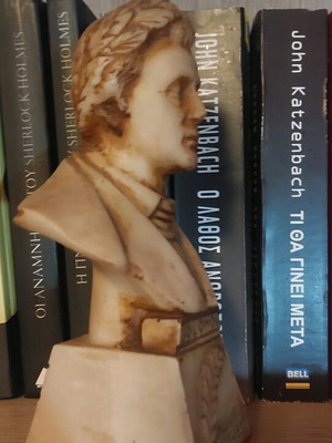 Solomon statue like new