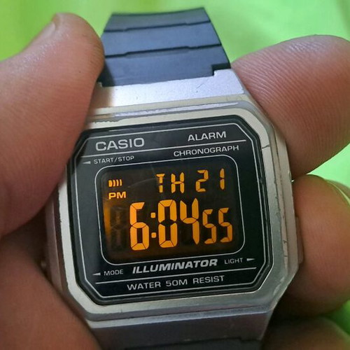 Casio ρολόι μεταχειρισμένο, μαύρο και γκρι, με φθορά στην οθόνη