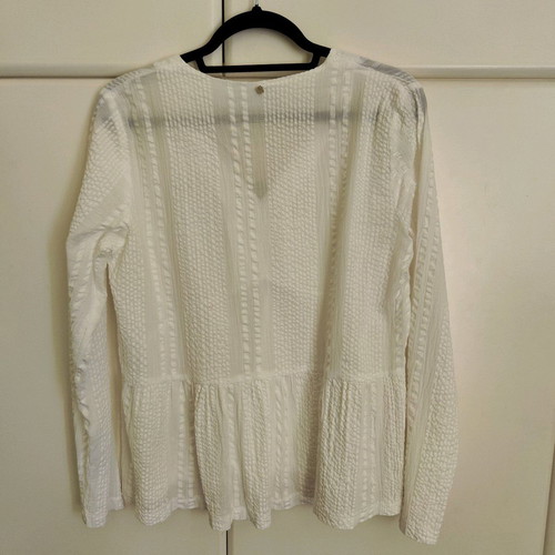 White Helmi blouse like new with V-neck and peplum hem