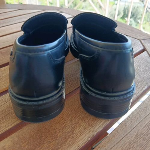 Women's black leather loafers like new Blondie