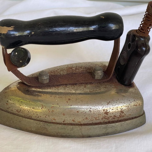 Old iron used with cable for decoration