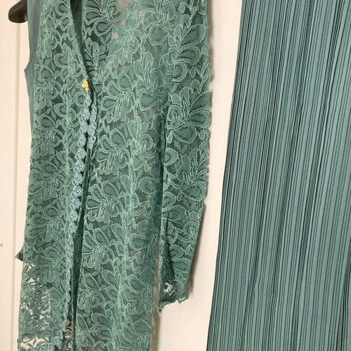 Abiye set like new, long pleated skirt, pleated top and lace jacket petrol color
