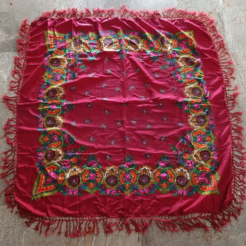 Large traditional burgundy scarf with fringes like new