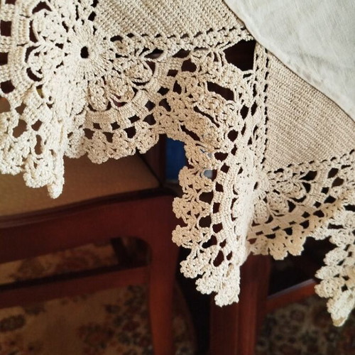 Handmade round tablecloth like new with ecru lace