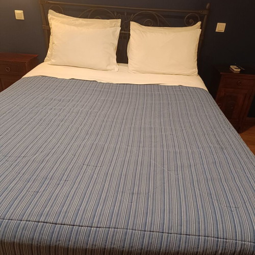 Iron double bed like new, solid without mattress