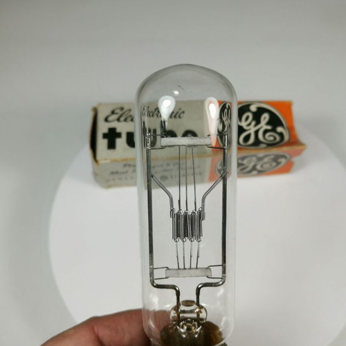 Vintage Radium lamp 1000W 115V with General Electric box used
