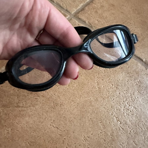 Sports swimming goggles like new