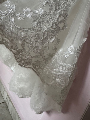 Flower girl dress with tail and bow, like new, age 2-3