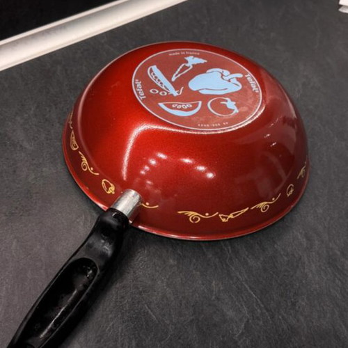 Tefal Nonstick Wok Pan used with Thermo-Signal technology