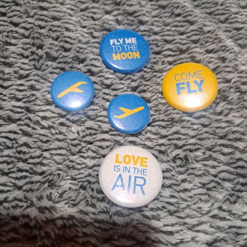 Pins set of 5 like new, two sizes, multicolor