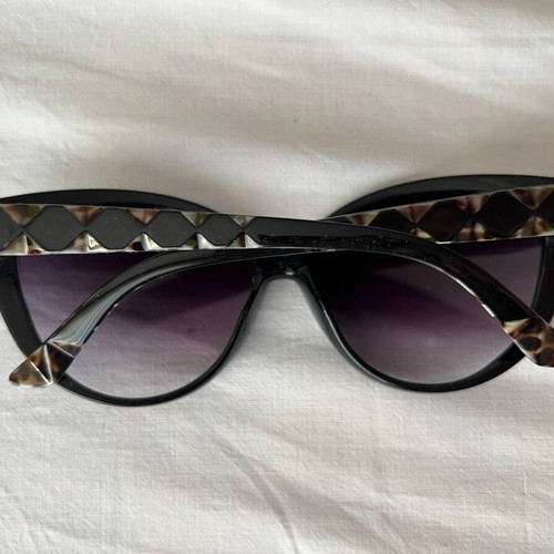Cat Eye Sunglasses like new, black with purple lenses