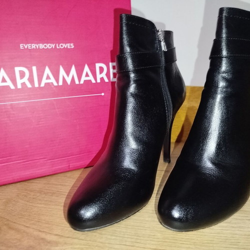Maria Mare black ankle boots with round toe and stiletto heel size 40 like new