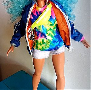 Κούκλα Barbie Extra - Μπλε Σγουρά Μαλλιά με Σκέιτμπορντ (Blue Curly Hair with Skateboard), 2020