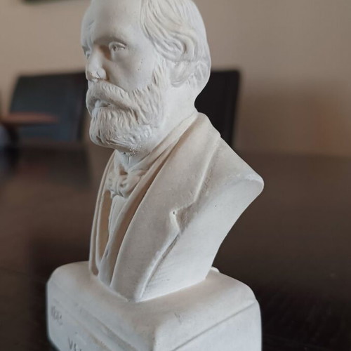 Verdi statuette used in good condition