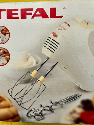 Tefal Hand Mixer like new with dough hooks and beaters