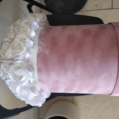 Bouquet of white satin roses in box new condition