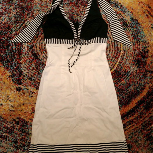 Summer dress tied at neck size Medium like new, white