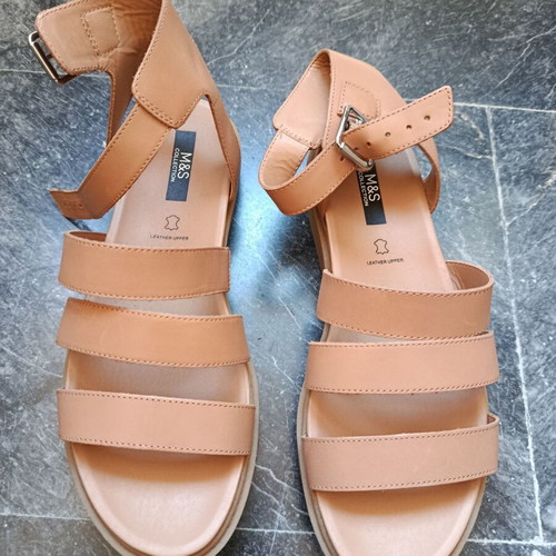 Γυναικεία δερμάτινα πέδιλα Marks & Spencer καινούργια, μέγεθος 41