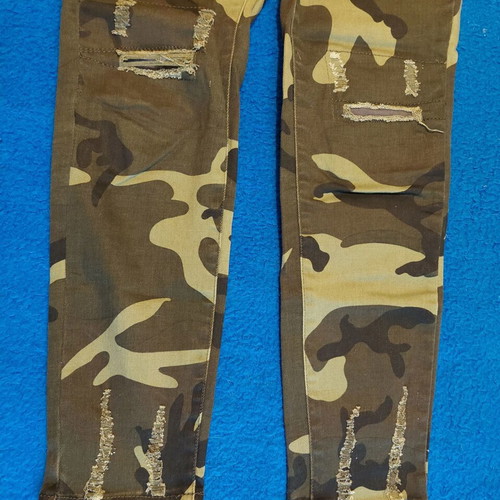 Camouflage pants like new with knee openings and elastic fabric