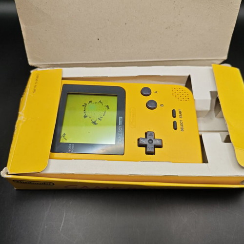 Game Boy Pocket used with original Japanese box, screen issue