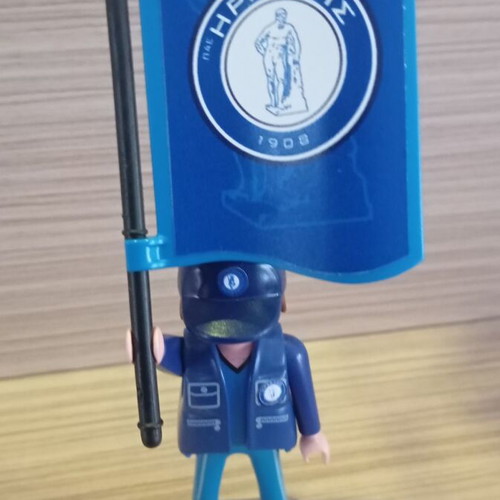 Playmobil fan of Iraklis figure like new with flag base
