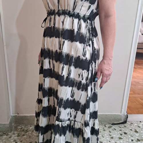 Urban dress with abstract black and white print like new