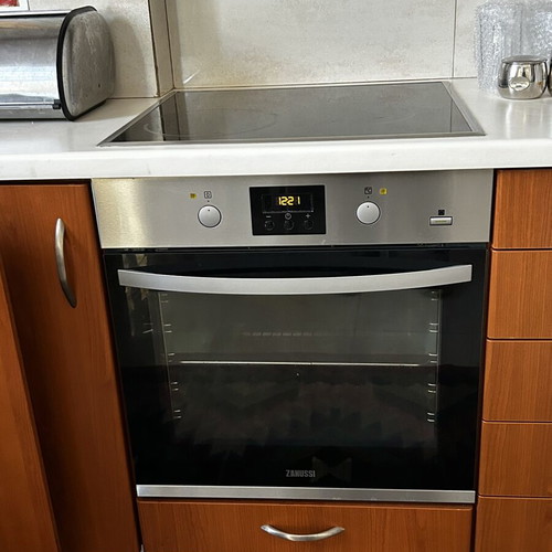 Zanussi oven and hobs like new