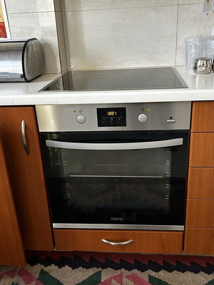 Zanussi oven and hobs like new