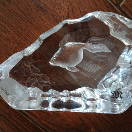 Mats Jonasson crystal sculpture like new, Sweden full lead fish