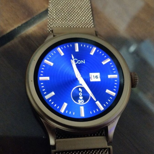 Forever Icon AMOLED display smartwatch with two detachable straps