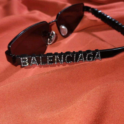 Balenciaga sunglasses BB0107S-004 like new, black