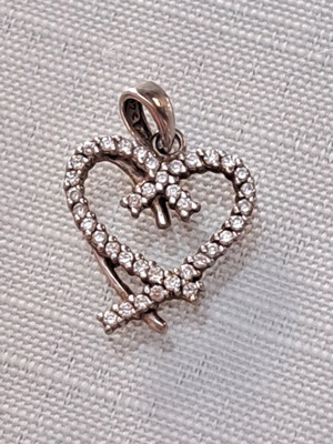 Silver heart motif 925 pendant like new with small white stones